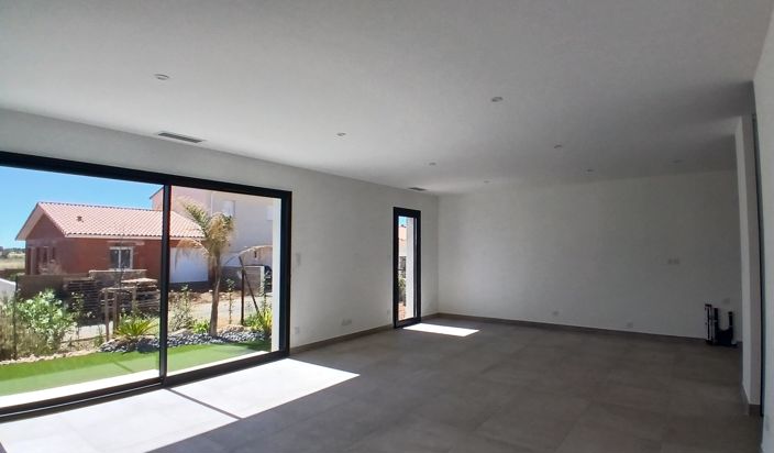 Image No.9-2 Bed House for sale