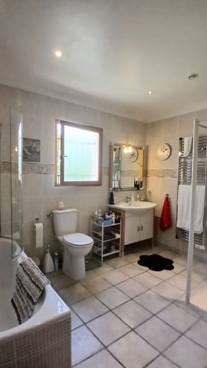 Image No.19-5 Bed Property for sale