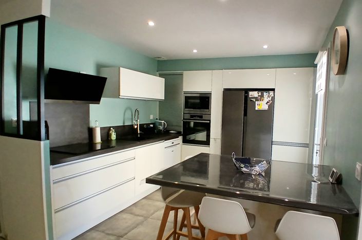 Image No.16-5 Bed Property for sale