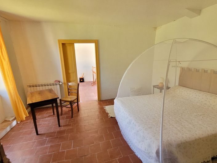 Image No.18-4 Bed House for sale