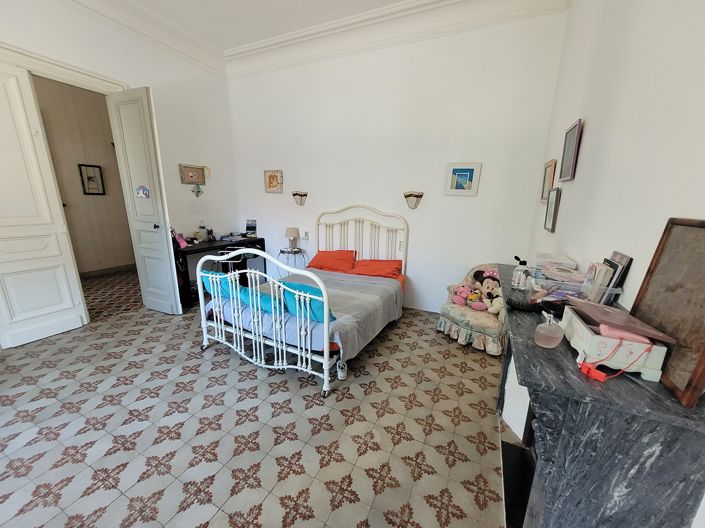 Image No.16-6 Bed House for sale