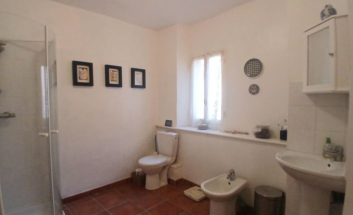 Image No.17-5 Bed House for sale