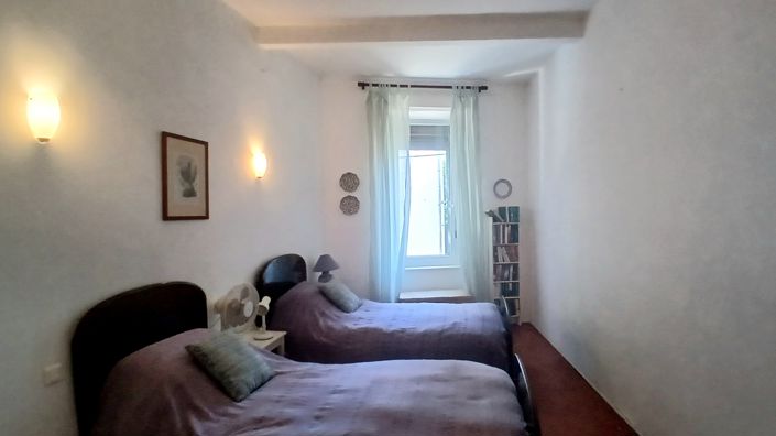 Image No.20-5 Bed House for sale