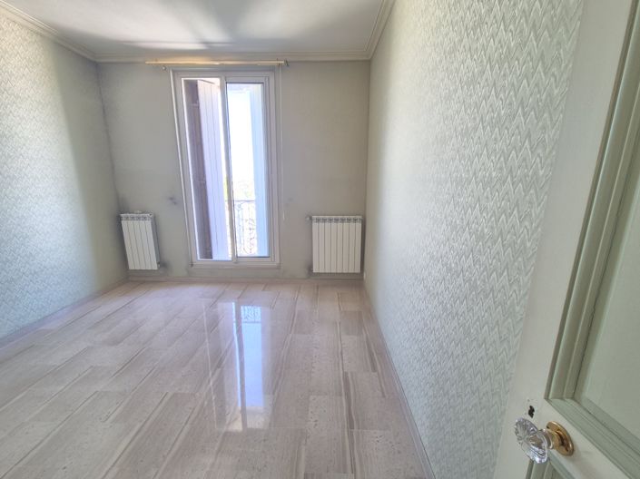 Image No.13-8 Bed House for sale
