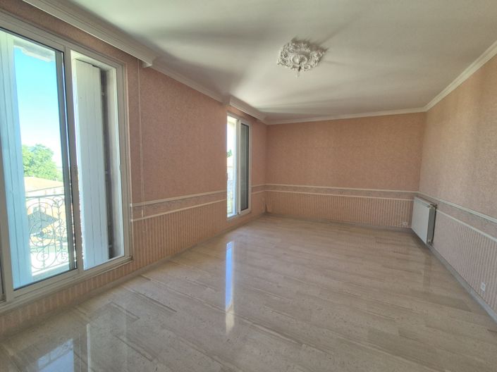 Image No.16-8 Bed House for sale