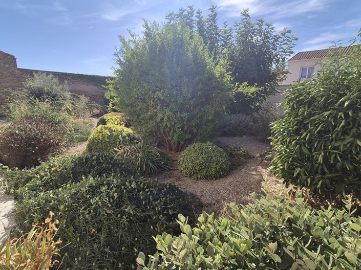 Image No.4-8 Bed House for sale