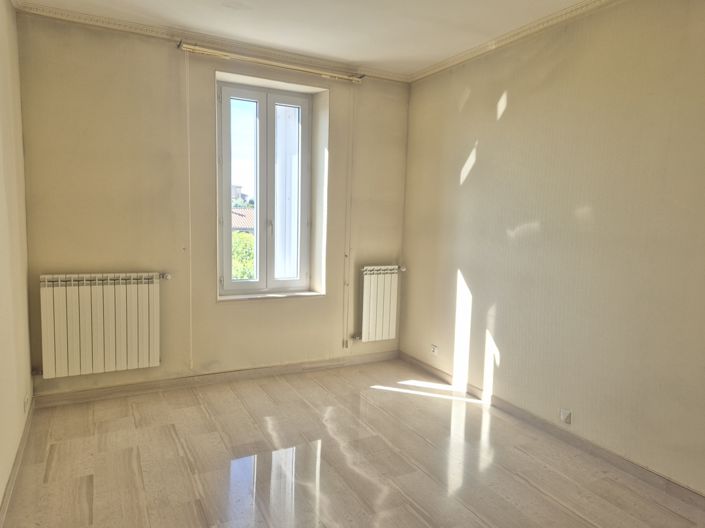Image No.11-8 Bed House for sale