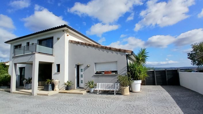 Image No.12-5 Bed Property for sale
