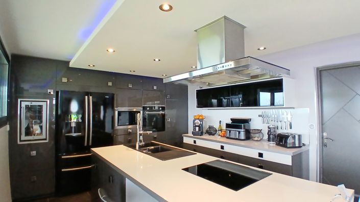 Image No.16-5 Bed Property for sale