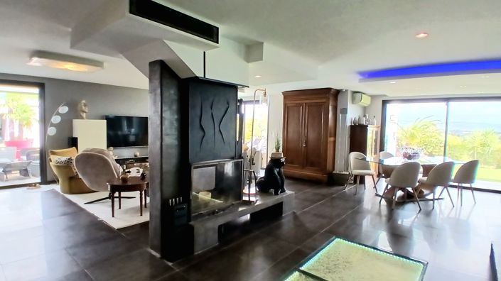 Image No.17-5 Bed Property for sale