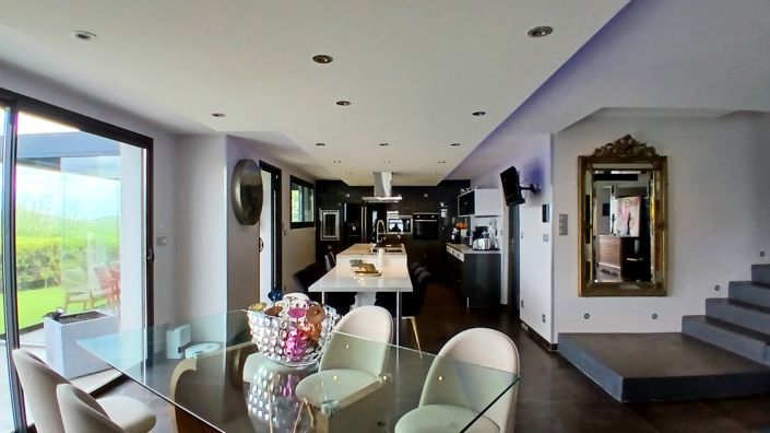 Image No.19-5 Bed Property for sale