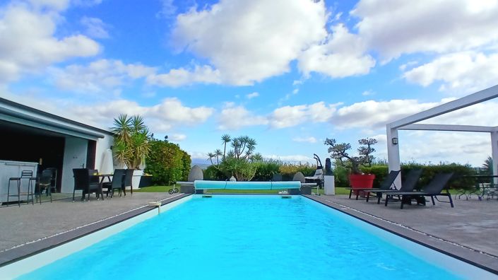 Image No.2-5 Bed Property for sale