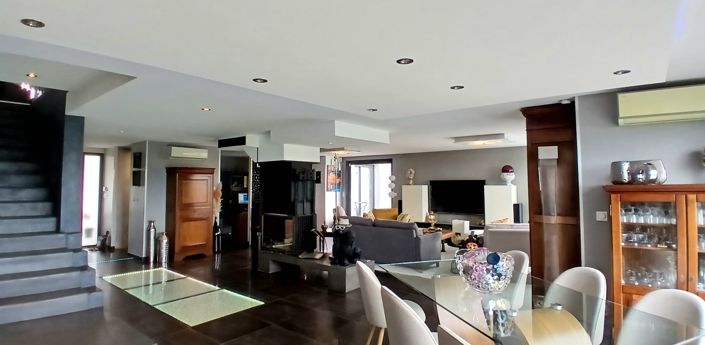 Image No.24-5 Bed Property for sale