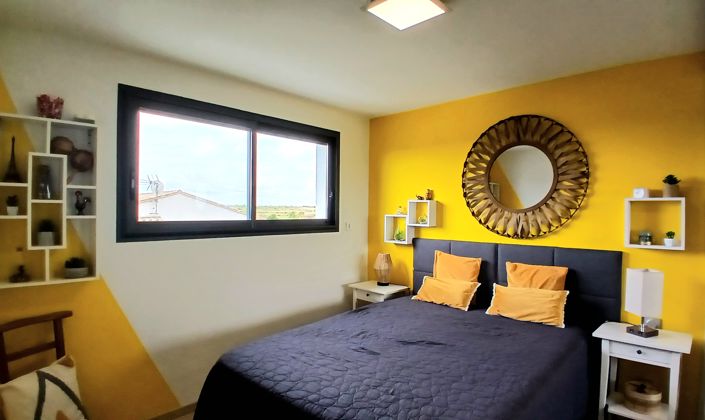 Image No.25-5 Bed Property for sale