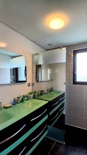 Image No.27-5 Bed Property for sale