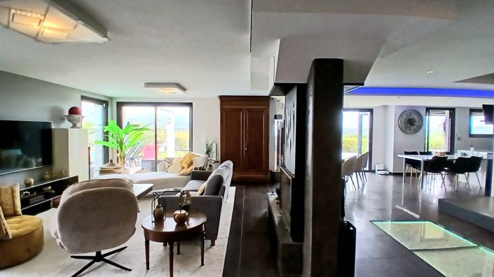 Image No.34-5 Bed Property for sale
