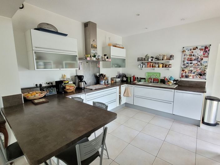 Image No.7-4 Bed Property for sale