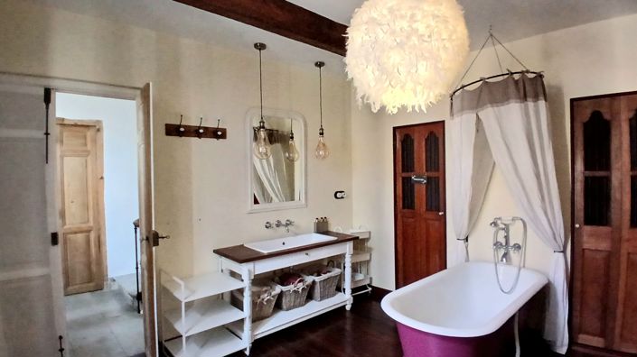 Image No.11-4 Bed House for sale
