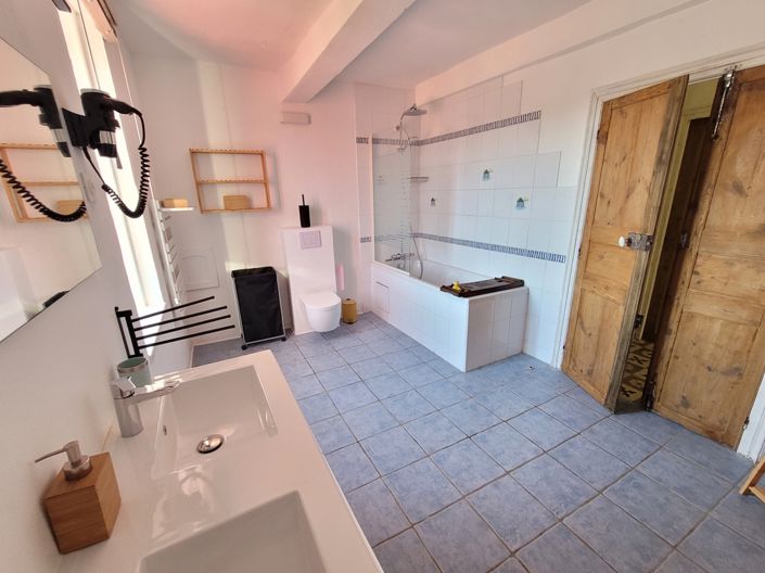 Image No.20-7 Bed House for sale
