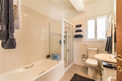 Detached Villa For Sale  in  Neo Chorio