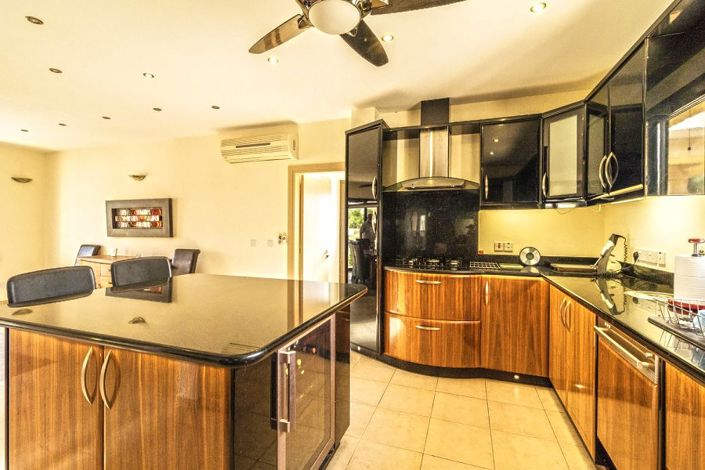 Image No.8-5 Bed Villa for sale