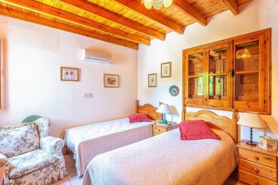 Stone House For Sale  in  Giolou