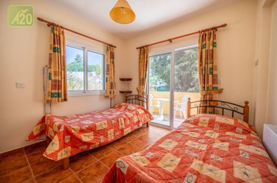 Building For Sale  in  Polis