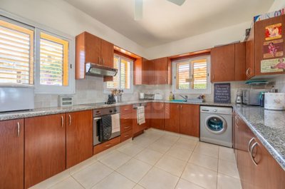 Detached Villa For Sale  in  Argaka