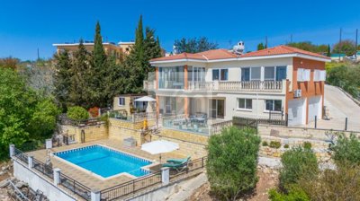 Detached Villa For Sale  in  Ineia