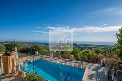 Detached Villa For Sale  in  Ineia
