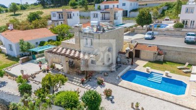 Detached Villa For Sale  in  Droushia