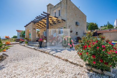 Detached Villa For Sale  in  Droushia
