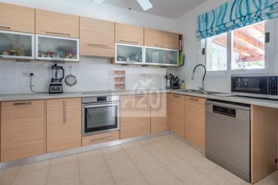 Bungalow For Sale  in  Polemi