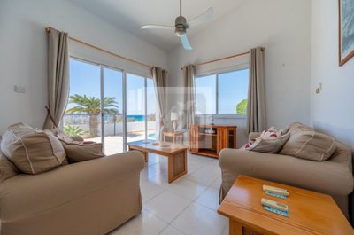 Bungalow For Sale  in  Argaka