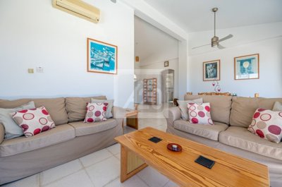 Bungalow For Sale  in  Argaka