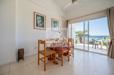 Bungalow For Sale  in  Argaka
