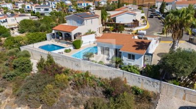 Bungalow For Sale  in  Argaka