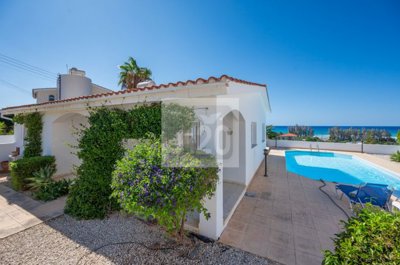 Bungalow For Sale  in  Argaka