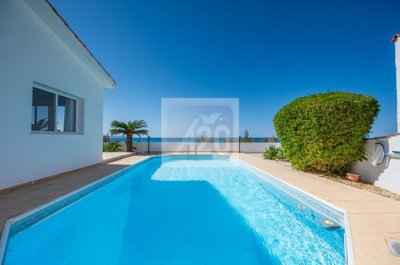 Bungalow For Sale  in  Argaka