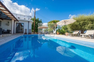 Detached Villa For Sale  in  Akourdalia