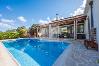 Detached Villa For Sale  in  Akourdalia