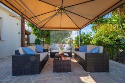 Detached Villa For Sale  in  Akourdalia