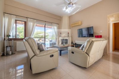 Detached Villa For Sale  in  Akourdalia