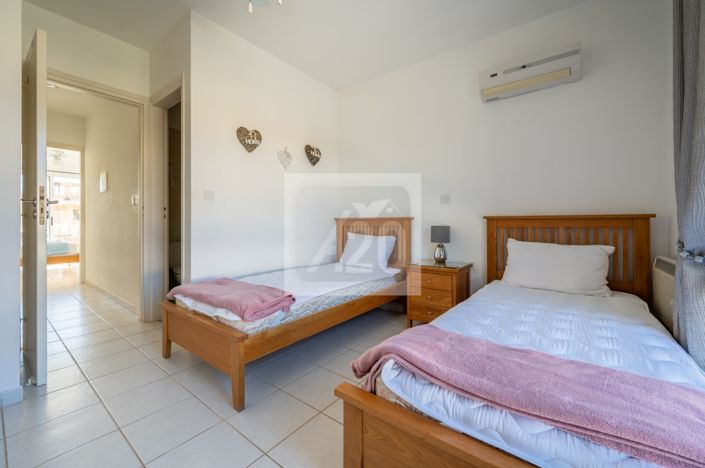 Image No.25-2 Bed Townhouse for sale