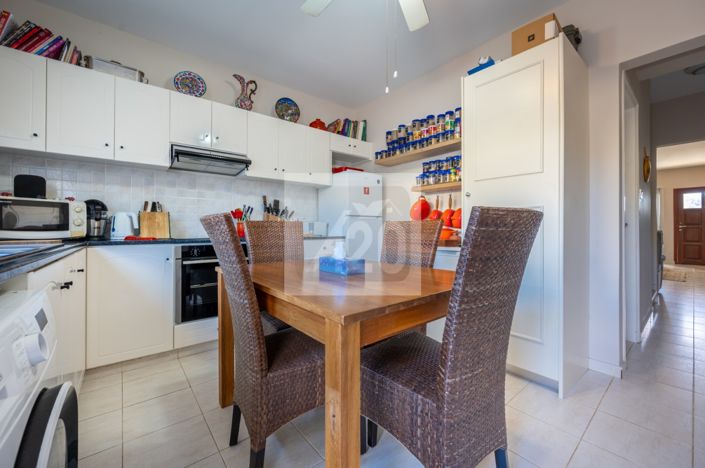 Image No.12-2 Bed Townhouse for sale