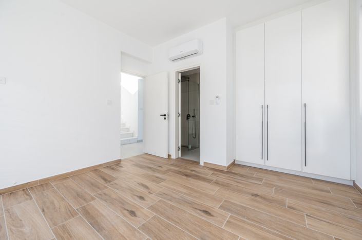 Image No.17-4 Bed Villa for sale