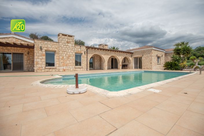 Image No.3-4 Bed Villa for sale