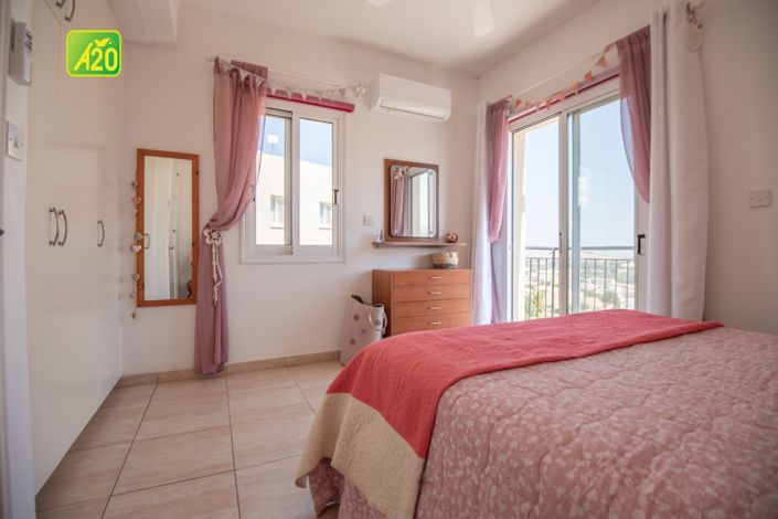 Image No.9-2 Bed Townhouse for sale
