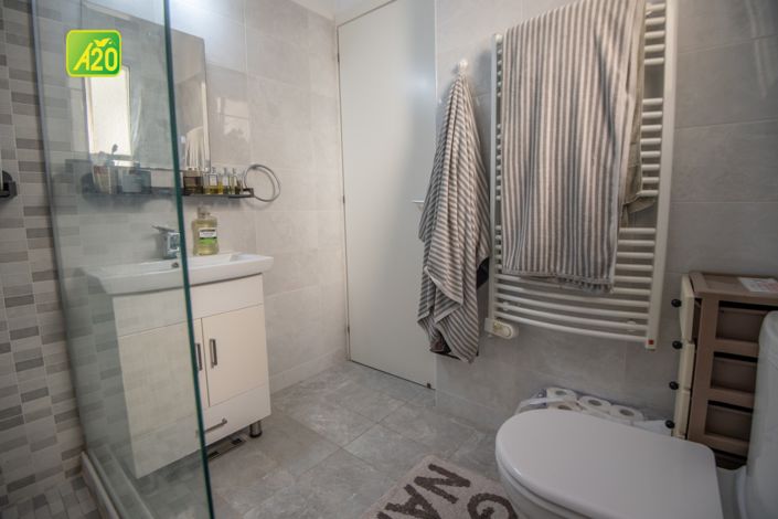 Image No.10-2 Bed Apartment for sale
