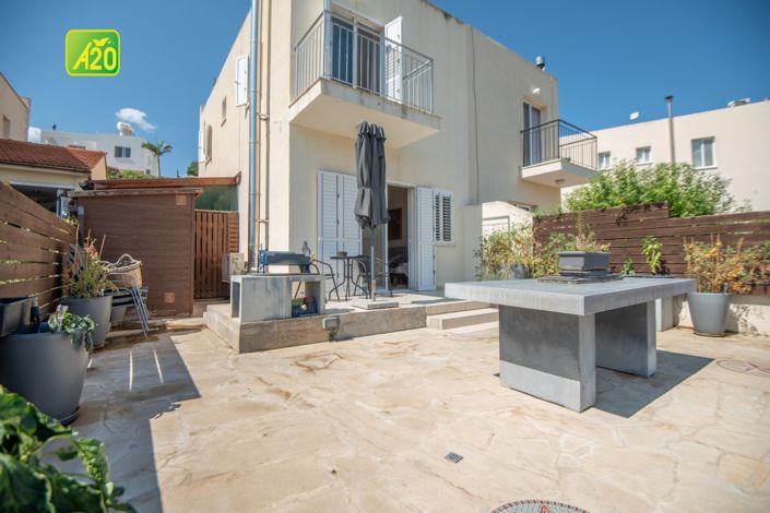 Image No.18-2 Bed Townhouse for sale